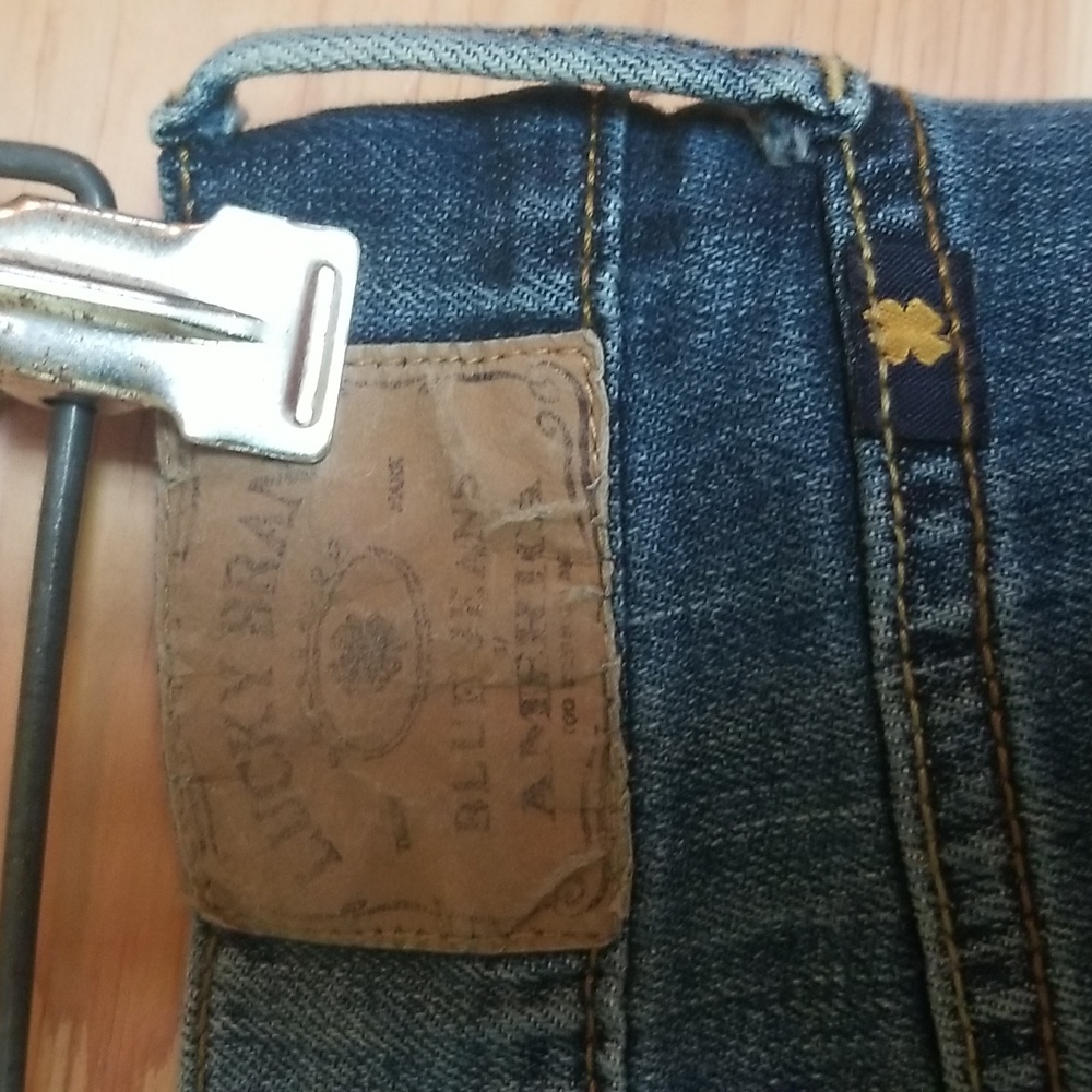 Lucky Brand Size 4 "Sweet 'N Low"  5-Pocket Jeans - Picture 6 of 9